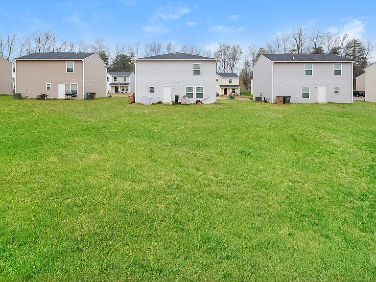 207 Pleasant Willow Pl — Photo 15