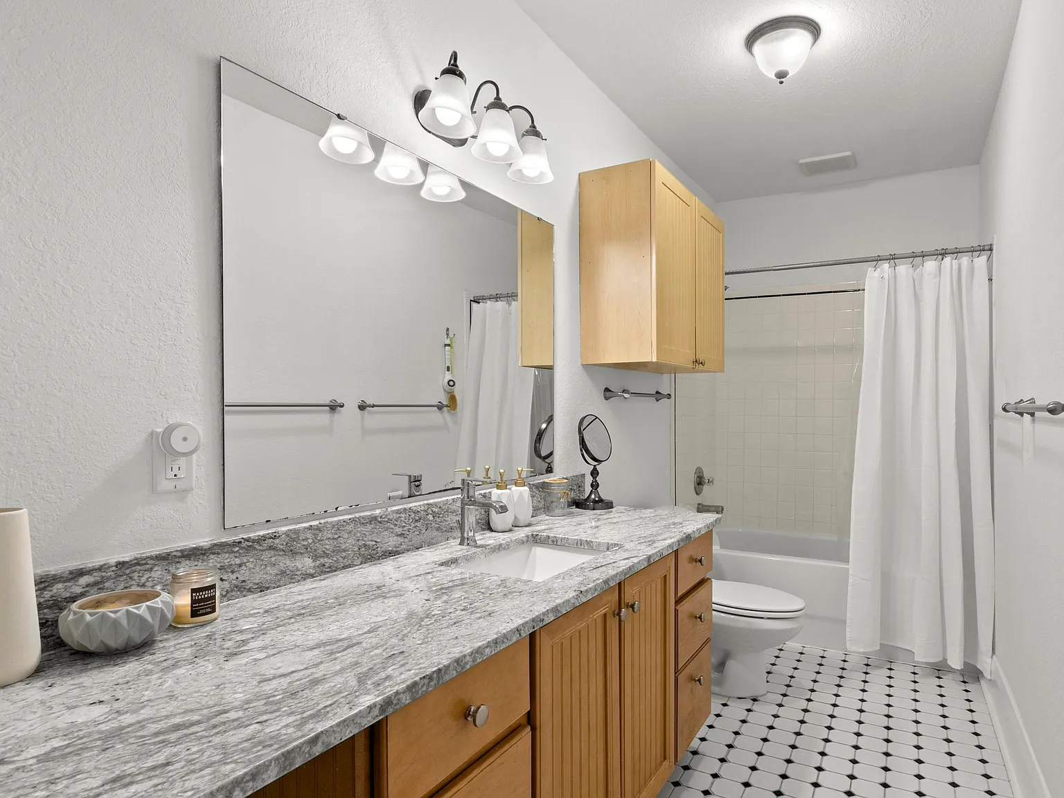 2 bed, 1000 sqft, $2,550 — Photo 4
