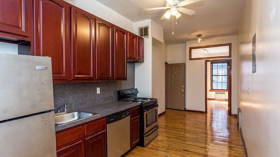 1st image of 763 Saint Johns Pl APT 2R