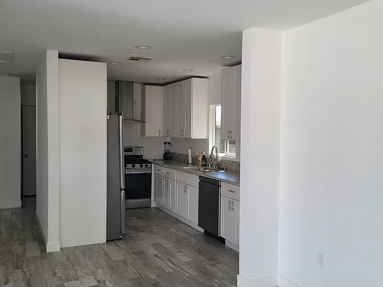 8101 Jumilla Ave #1/2 — Photo 11