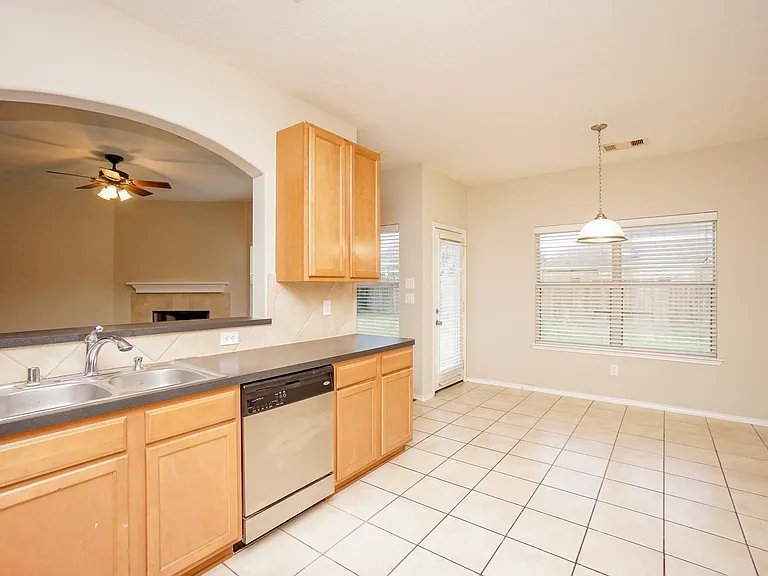 1323 Colonial Manor Dr — Photo 13