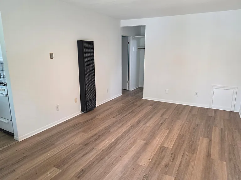1136 Highland St #F — Photo 11