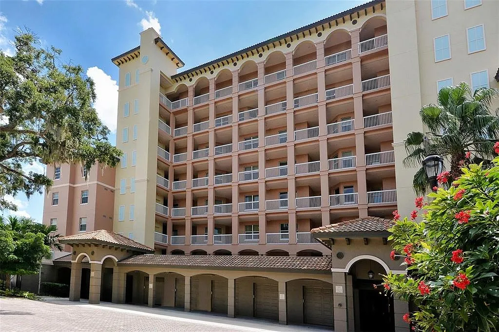 Building Photo - 1921 Monte Carlo Dr #302