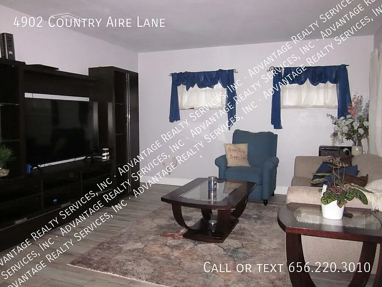 4902 Country Aire Ln — Photo 6