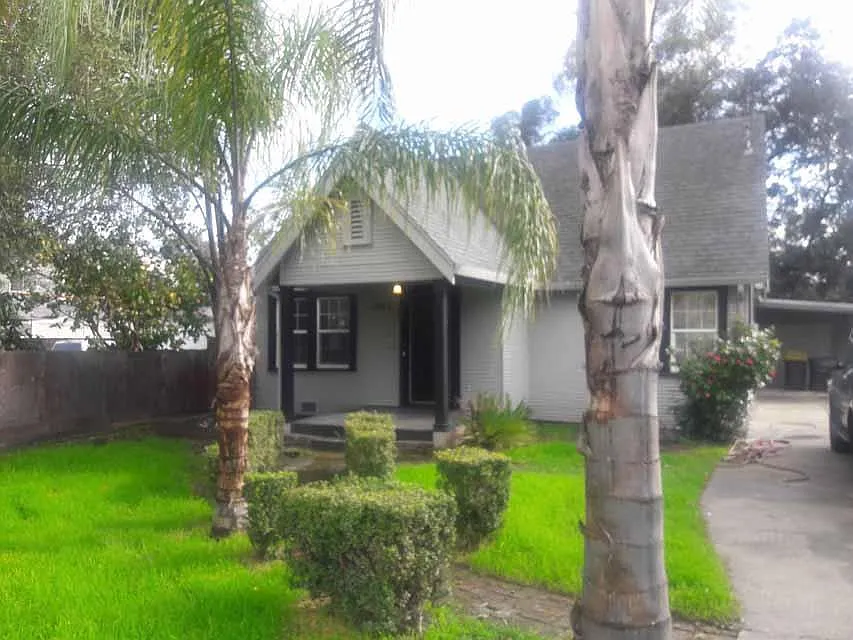 1864 W Acacia St photo 1