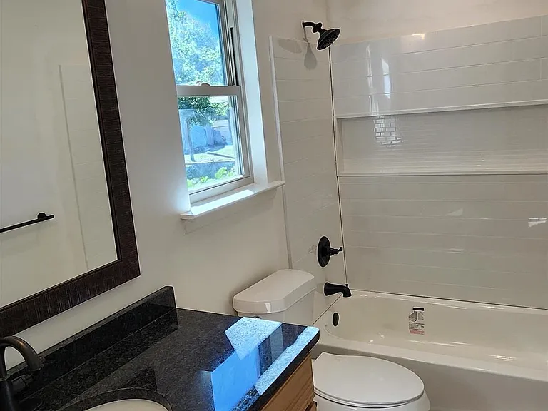 110 Eastlake Dr — Photo 17