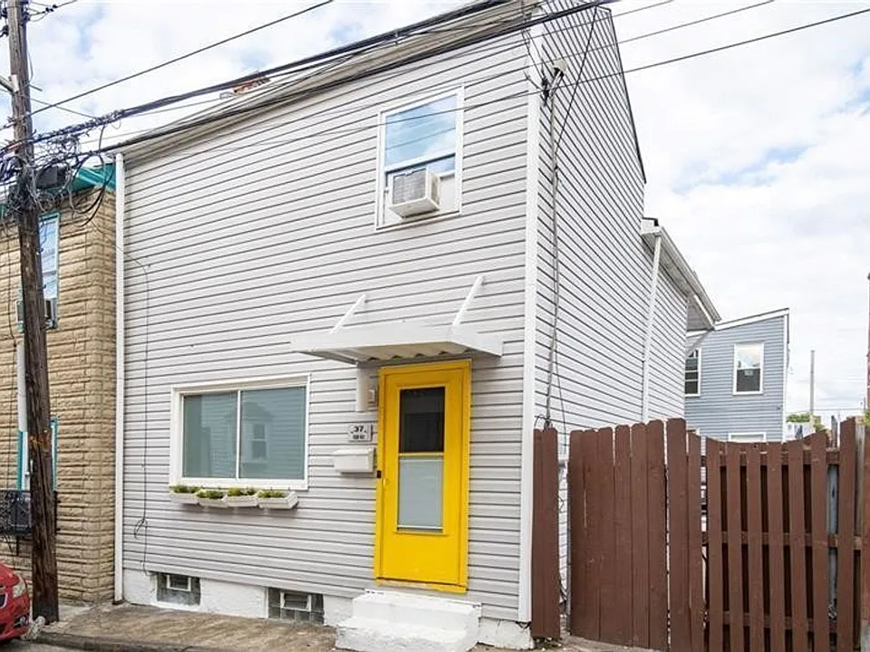 37 Uxor Way