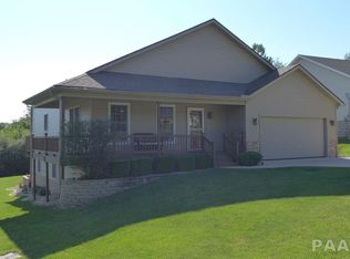 10 Greenbriar Rd, Mackinaw, IL 61755