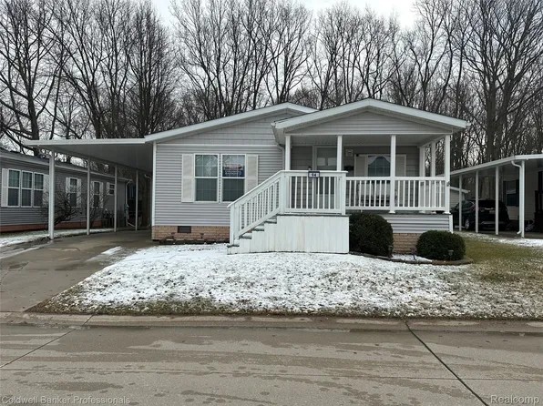 94 Twin Oaks Dr, Lapeer, MI 48446