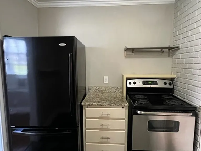 34 Melville Ave #B — Photo 6