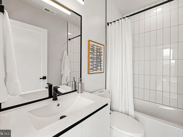 600 N Howard St #302 — Photo 16