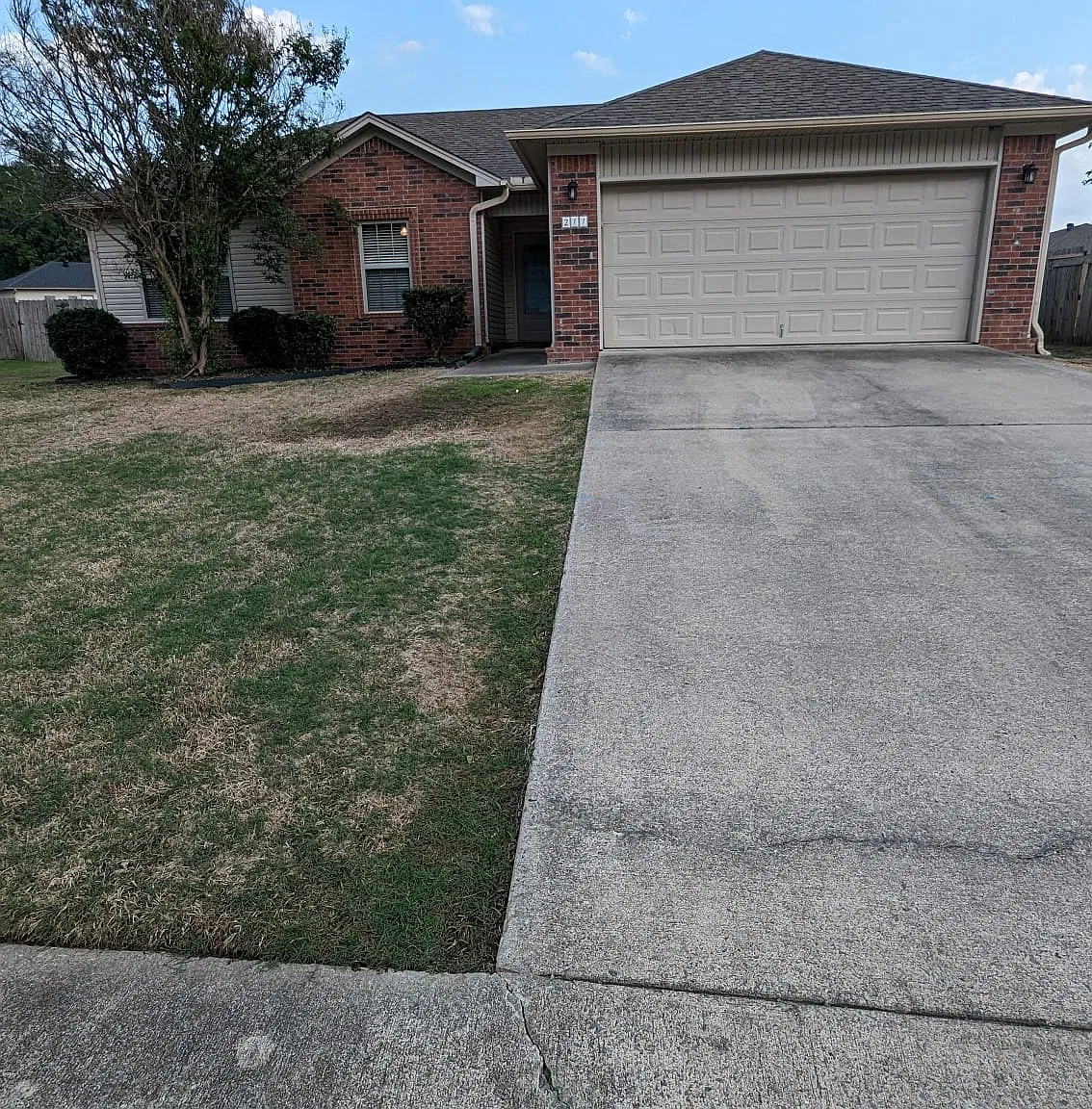211 Plum Dr — Photo 2