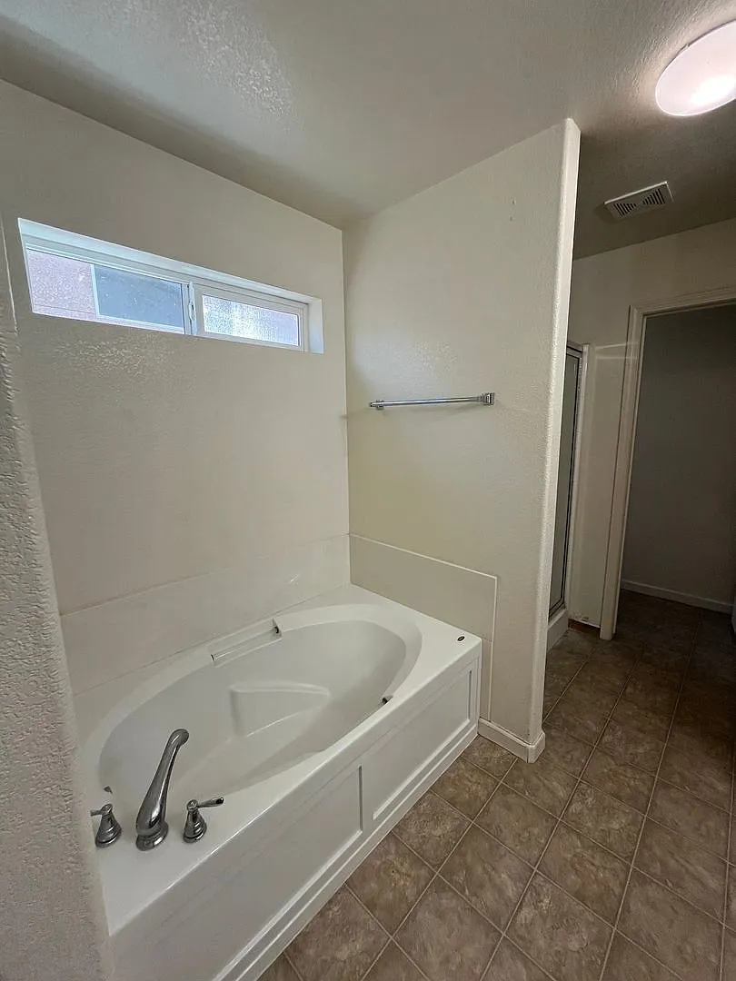 3-Bedroom, 2-Bathroom Home for Rent Close to Parks Spacious Living — Photo 4