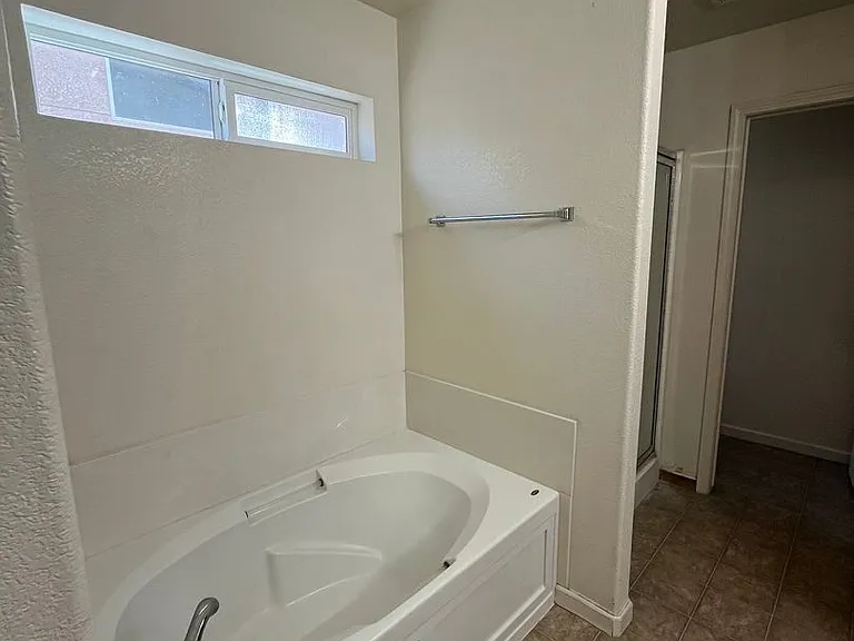 550 Castlerock Ave — Photo 4