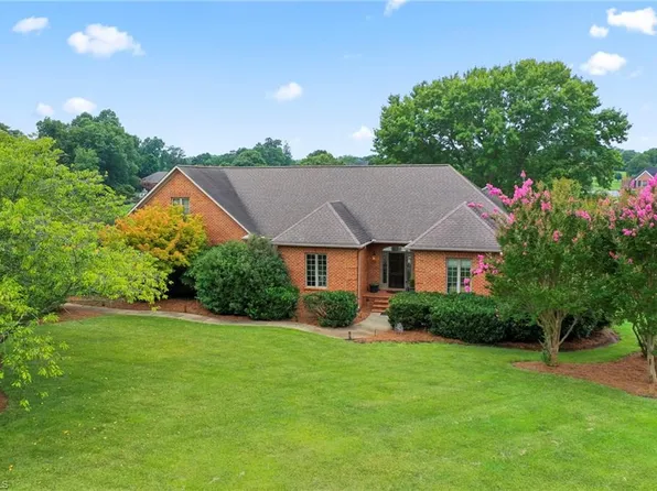 3767 Saddle Brook Dr, Trinity, NC 27370