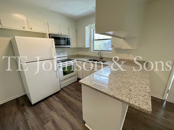 3rd image of 2404 Markwood Ln #D