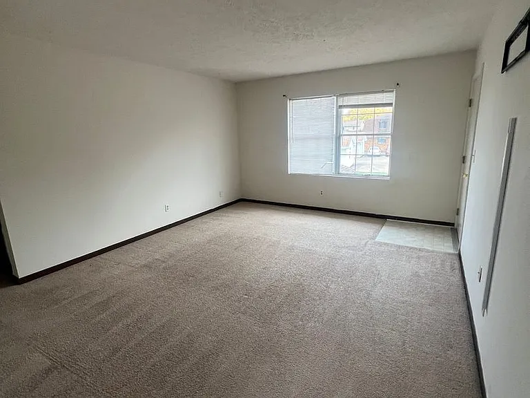 2802 Monmouth Court — Photo 3