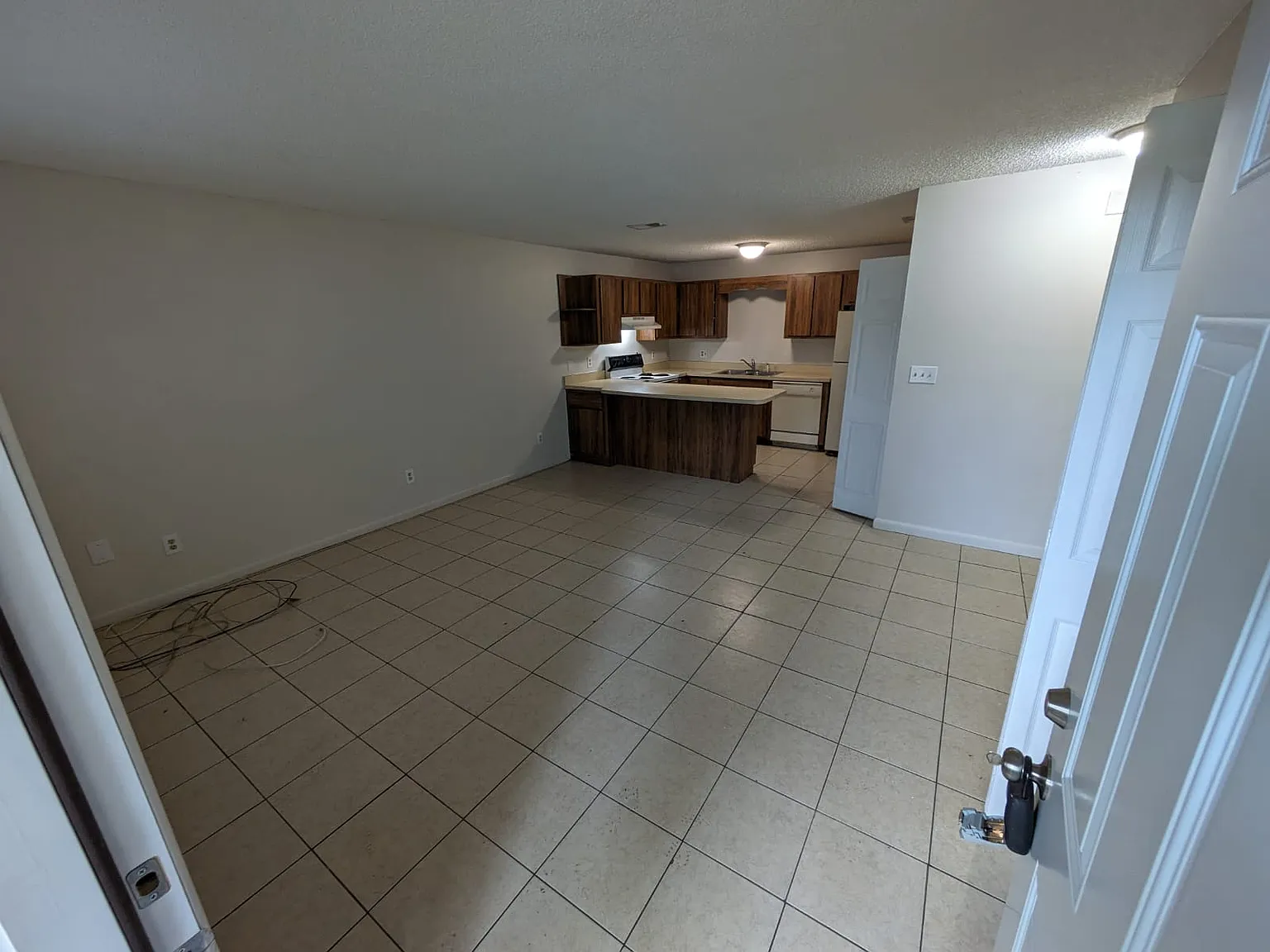 2 bed, 770 sqft, $1,175 — Photo 2