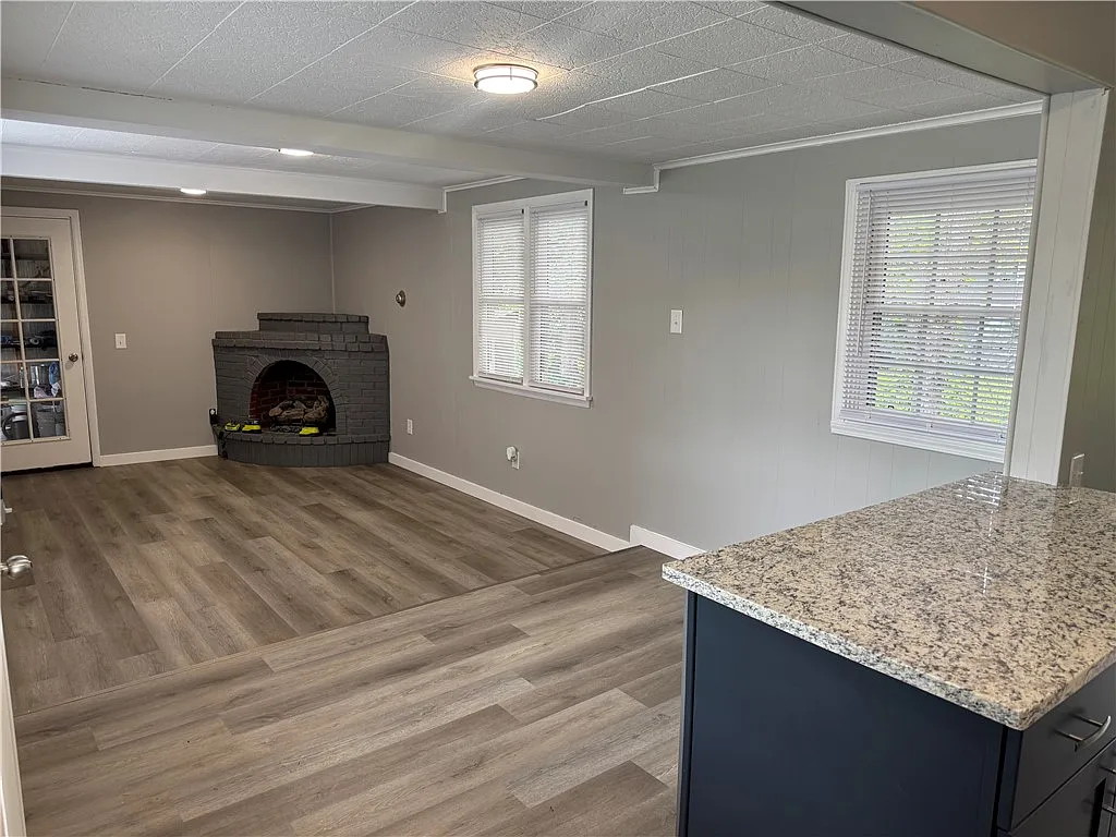 3 bed, 1.5 bath, 1196 sqft, $1,750 — Photo 2