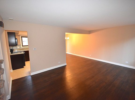 3rd image of 18W267 Standish Ln