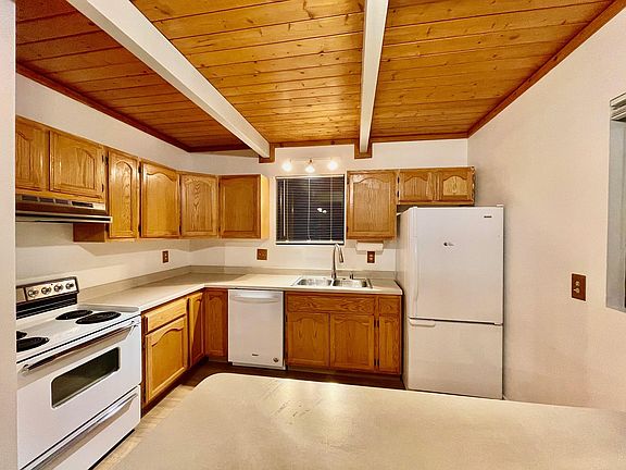 KITCHEN APPLIANCES INCLUDED