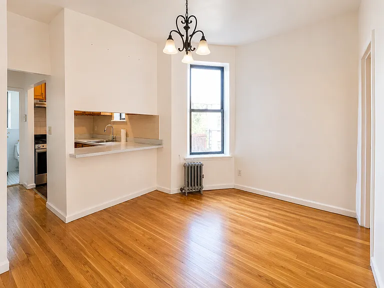 185 E 2nd St #5C — Photo 3