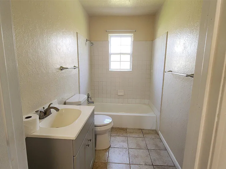 4415 Groton Dr — Photo 10