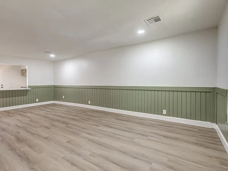 208 E Carson St — Photo 8