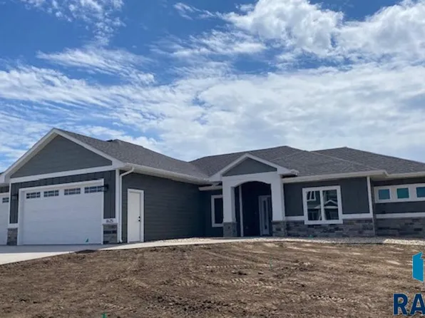 1513 W River Bend St, Brandon, SD 57005