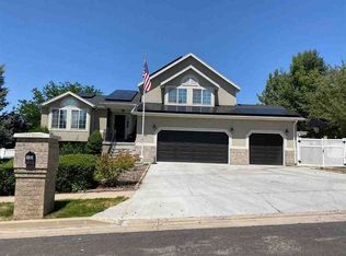 951 E Meeting House Rd, Fruit Heights, UT 84037