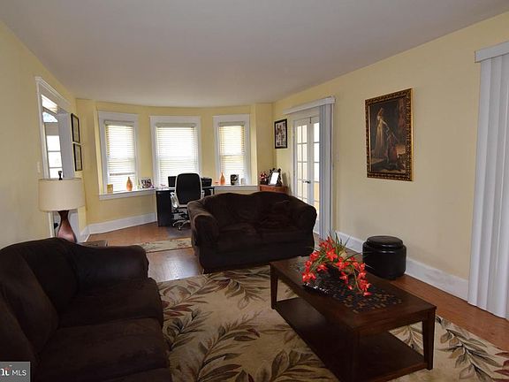 4th image of 3772 Woodland Ave
