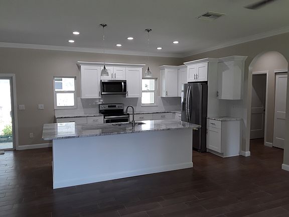 4th image of 2682 Morningside Dr