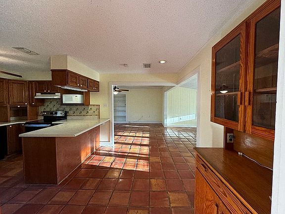 4th image of 1402 McAllen Dr