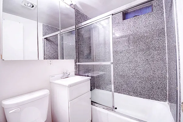 Rented by Urbane Brokerage | media 32