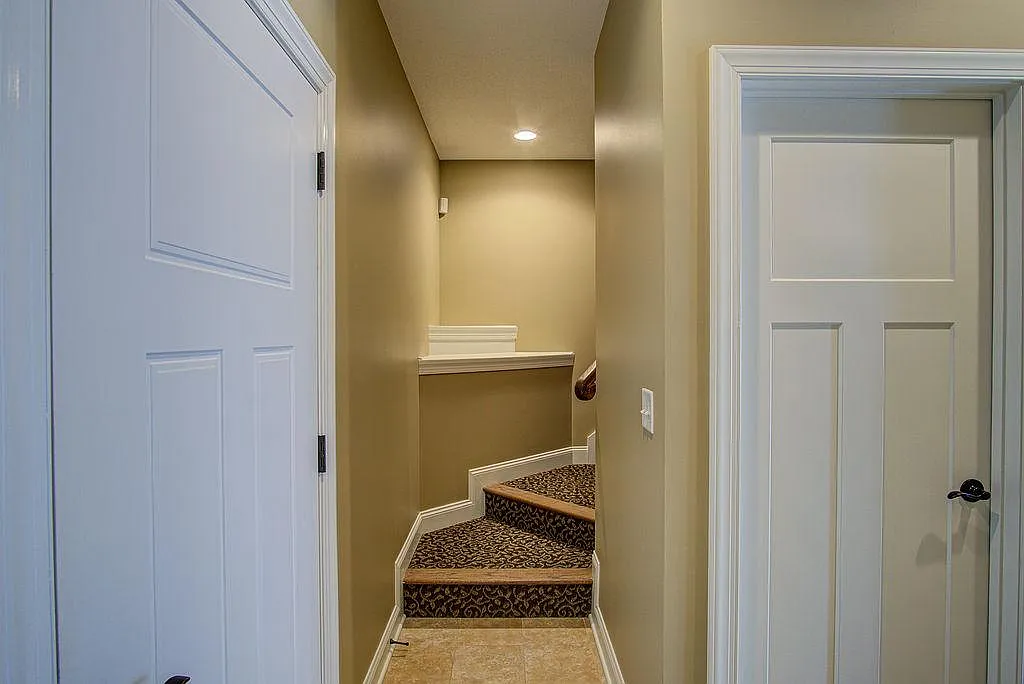 2 bed, 2.5 bath, 1750 sqft, $2,100 — Photo 4