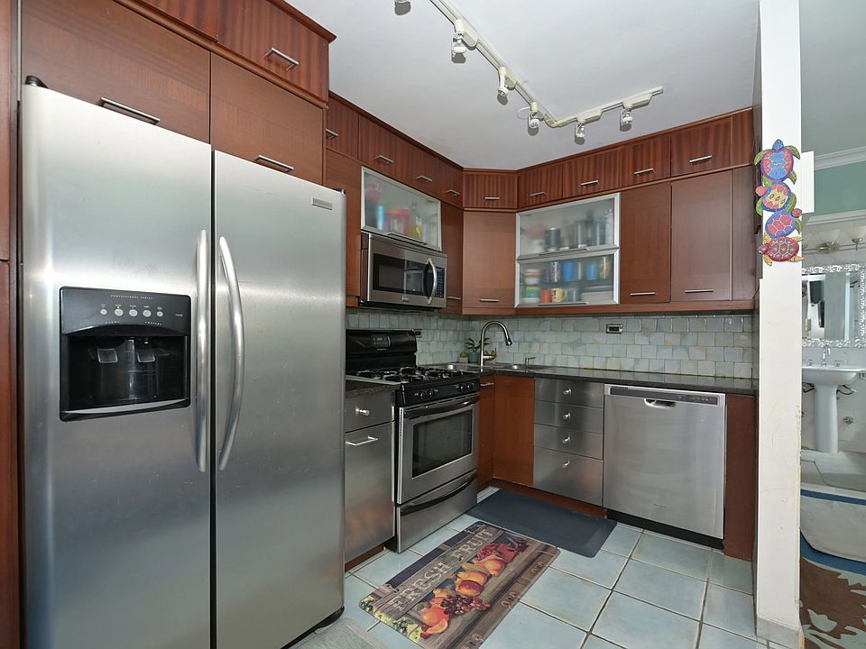 1st image of 84-01 Main St #601