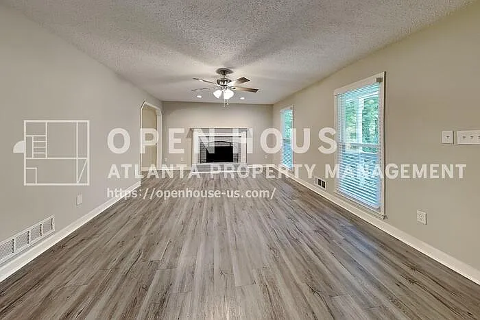 77 Vienna Way — Photo 4
