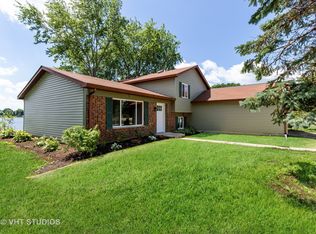 2371 Grass Lake Rd, Lindenhurst, IL 60046