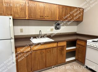 322 N 1st St #202, Rockford, IL 61107