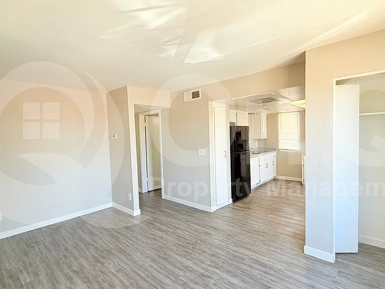 2145 W Mariposa St #201 — Photo 3