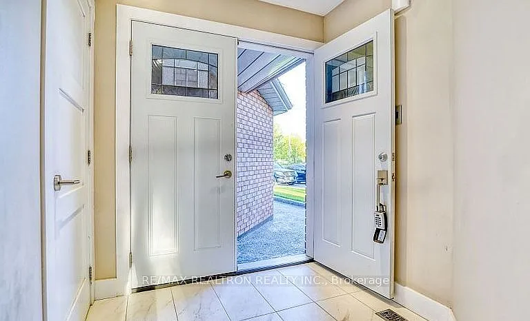 90 Oke Rd #MAIN FLOOR — Photo 5