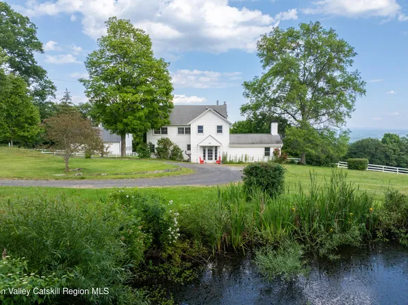 395 Mountain Road, Earlton, NY 12058