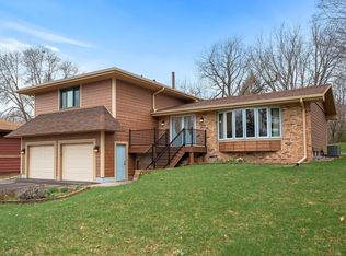 275 Craigbrook Way NE, Fridley, MN 55432