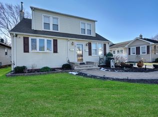 16 Vredenburgh Ave, Freehold, NJ 07728