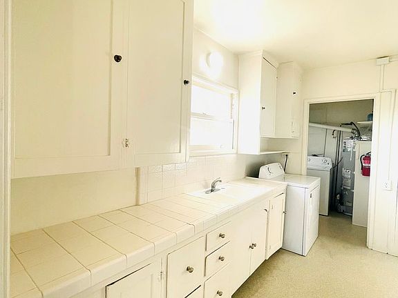 2nd image of 847 Poli St APT 2