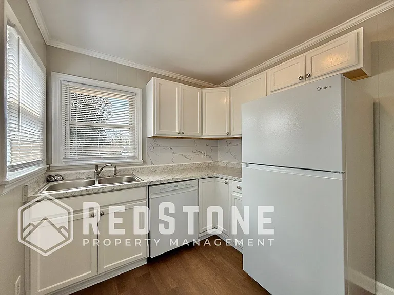 2120 Young St — Photo 3