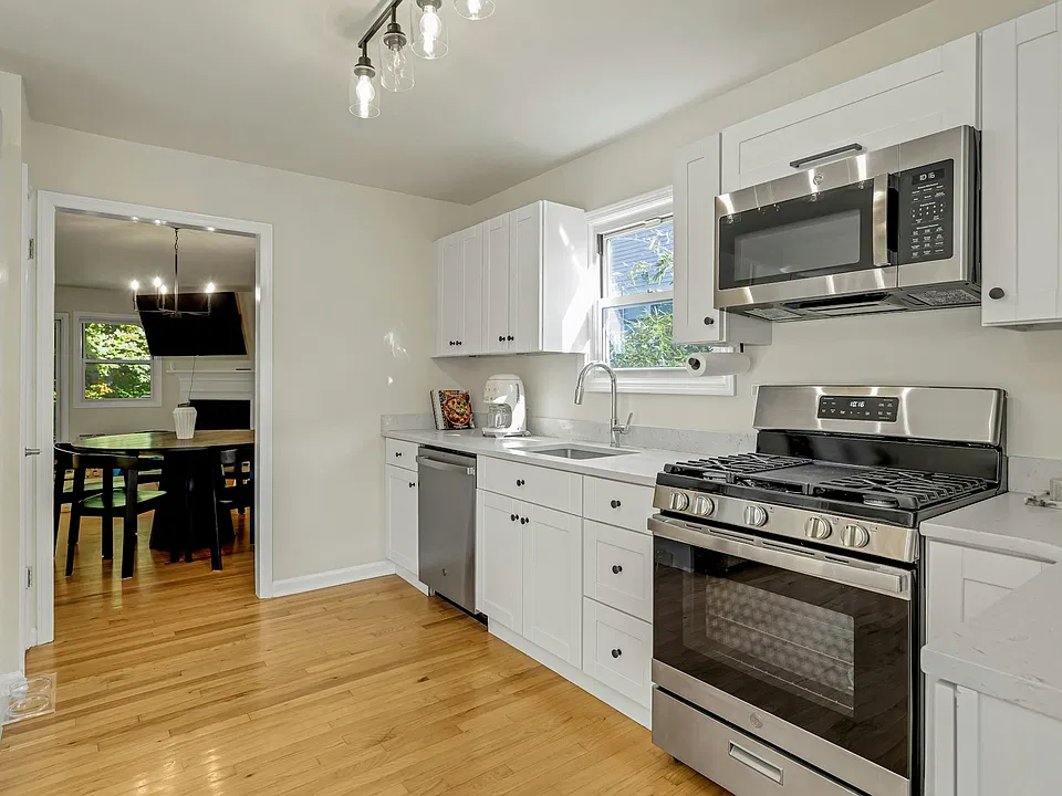 Kitchen / Dining