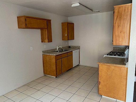 3rd image of 1443 E Douglas Avenue