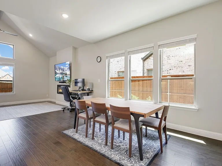 6842 Gavin Dr — Photo 7