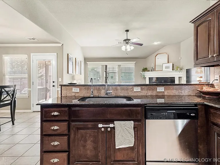1801 E Montgomery St — Photo 11
